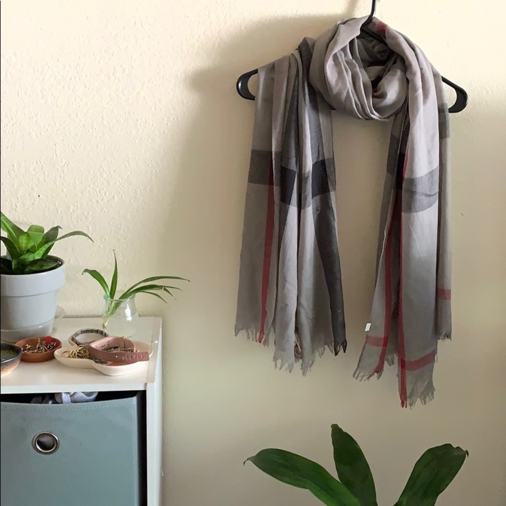 Grey scarf